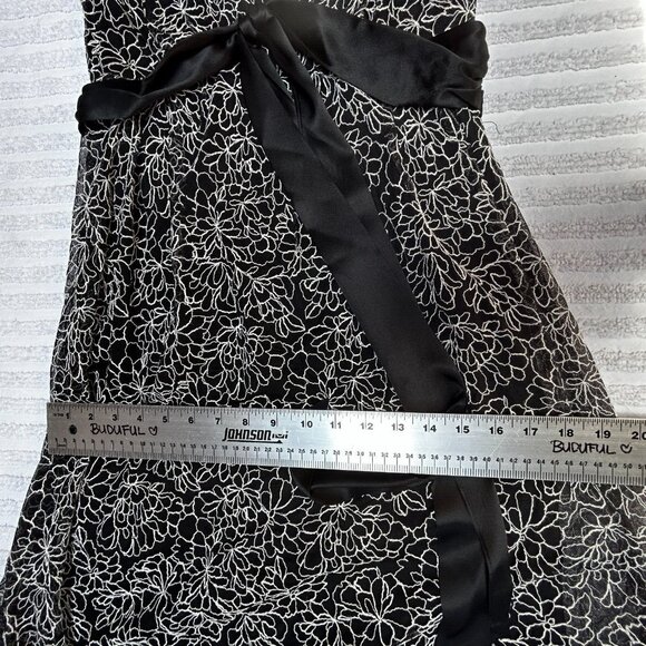 Adrianna Papell Women's Embroidered Midi A-Line Dress Size 6 Tie Waist Black - Picture 8 of 9